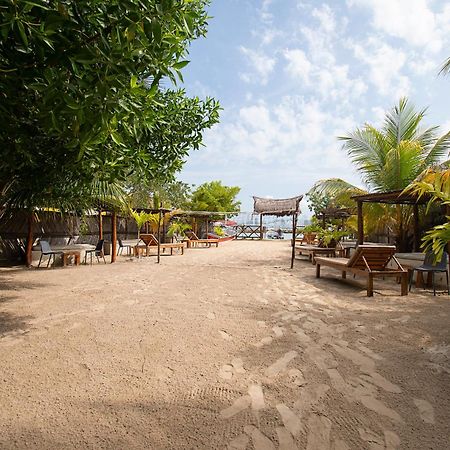 Amalife Beach Club & Hotel Tierra Bomba Esterno foto
