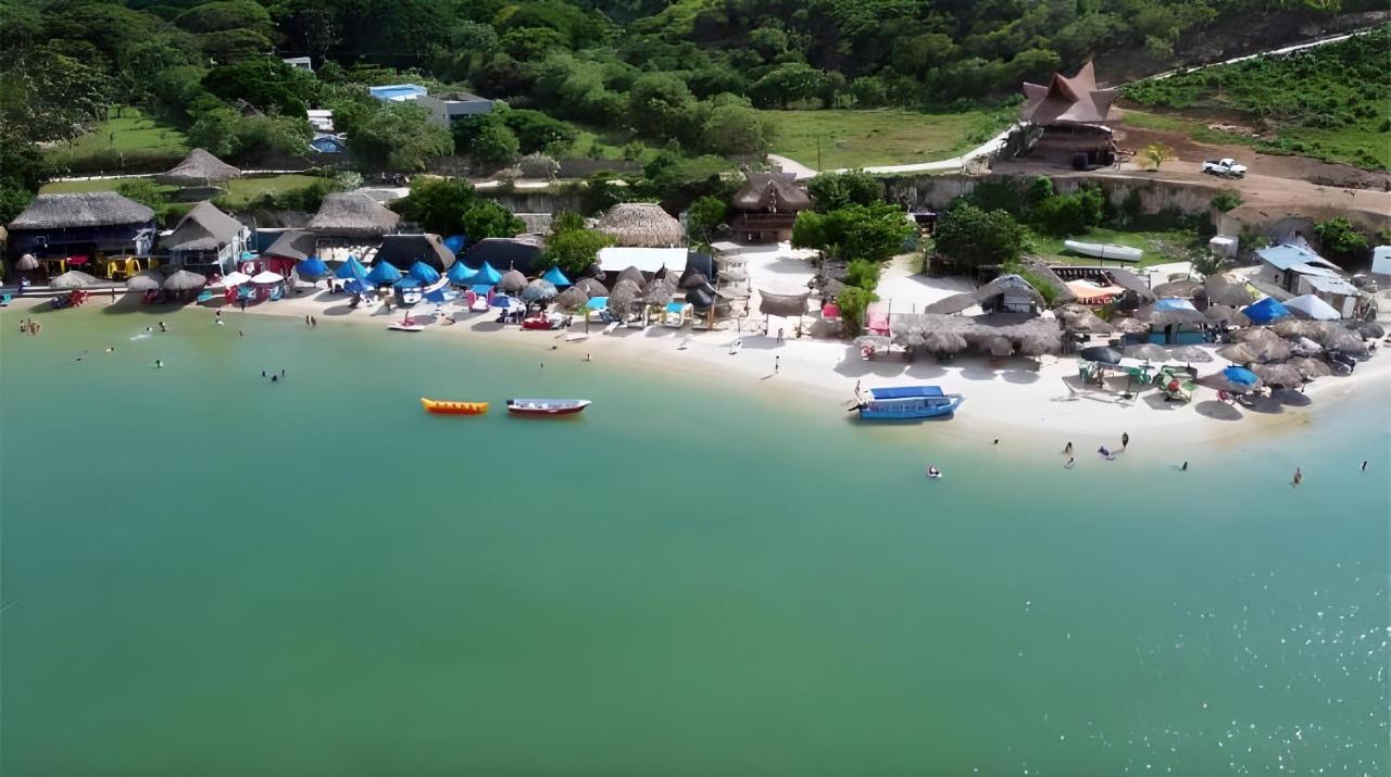 Amalife Beach Club & Hotel Tierra Bomba Esterno foto