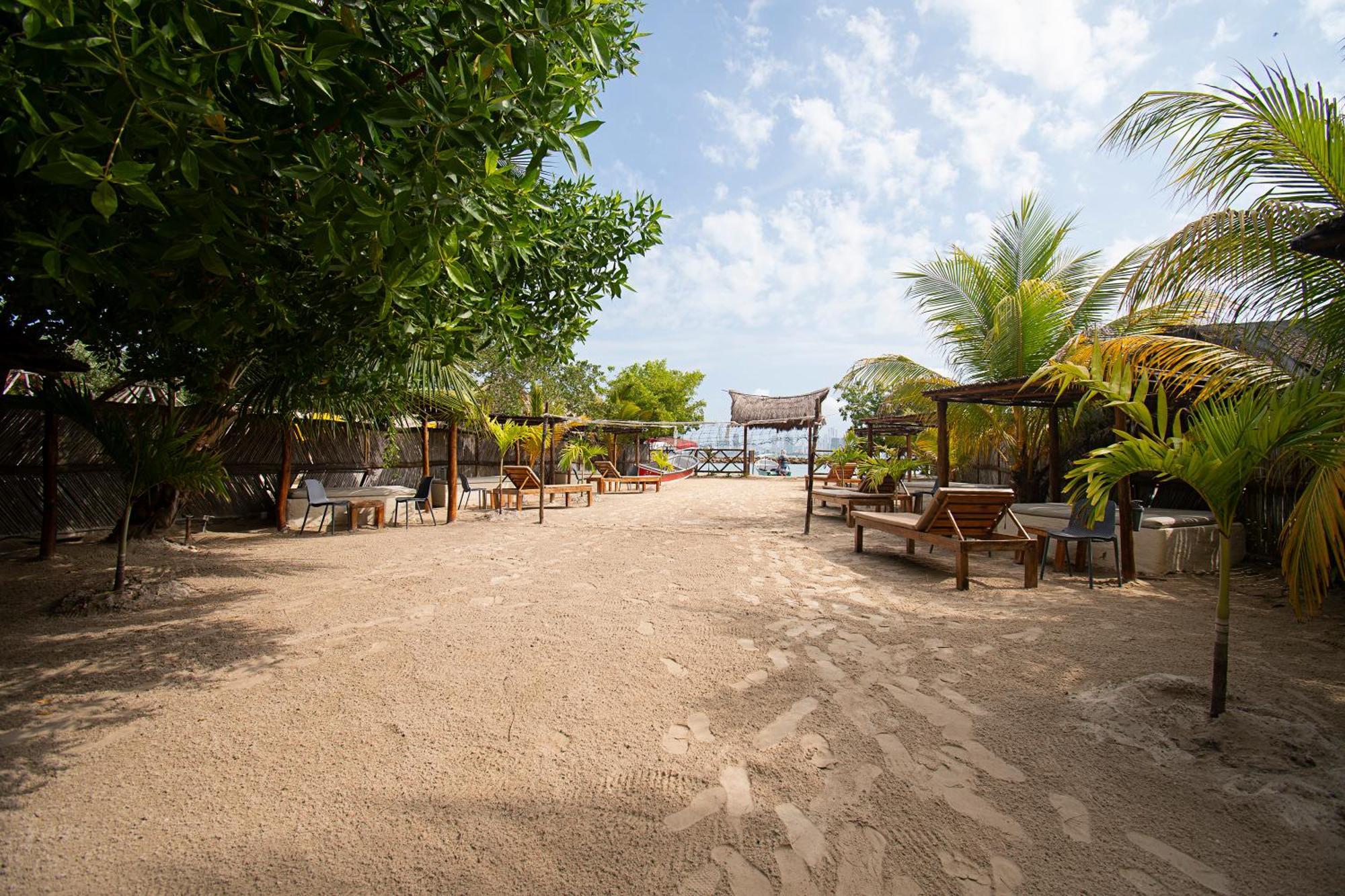 Amalife Beach Club & Hotel Tierra Bomba Esterno foto