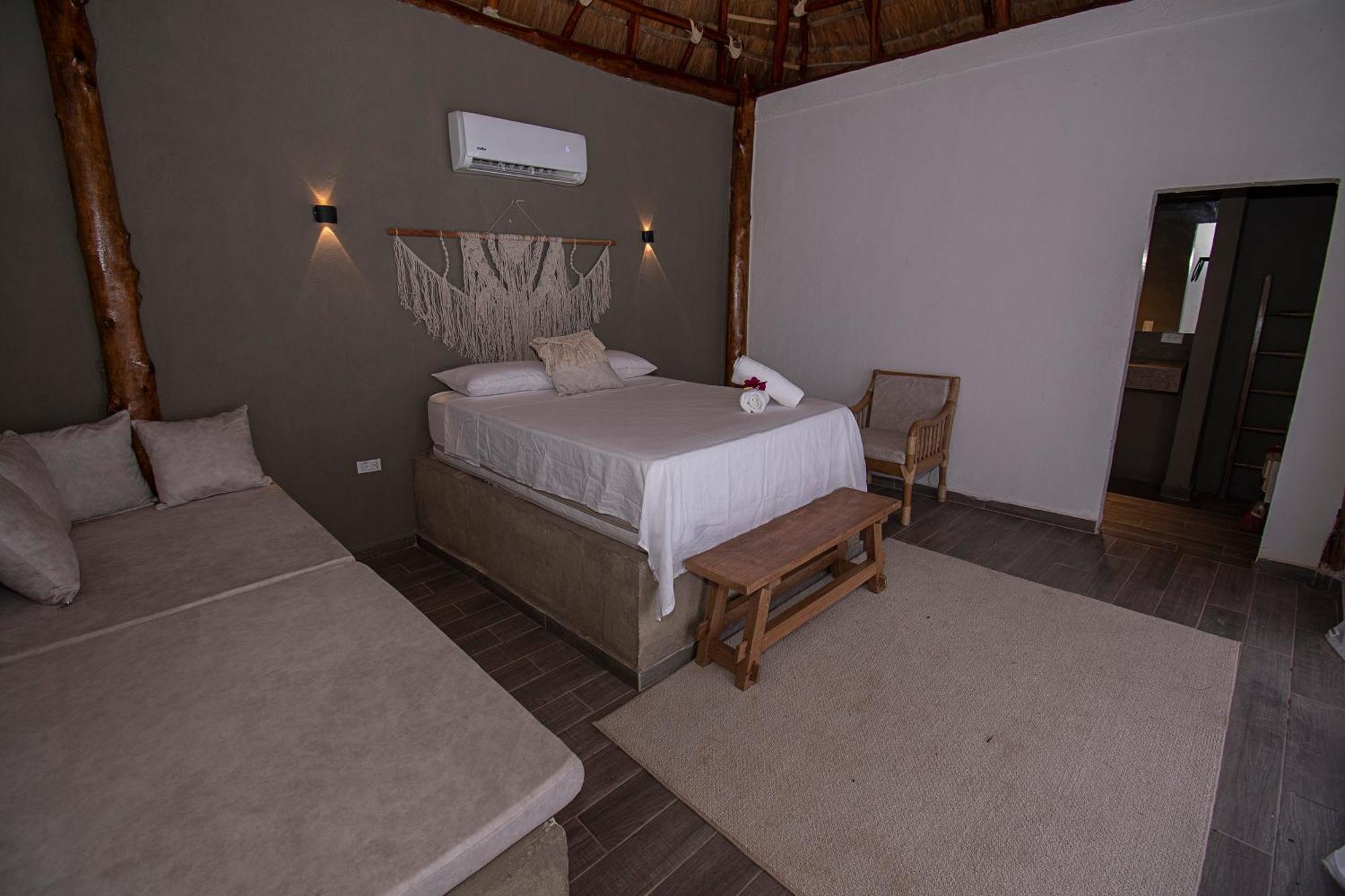 Amalife Beach Club & Hotel Tierra Bomba Esterno foto