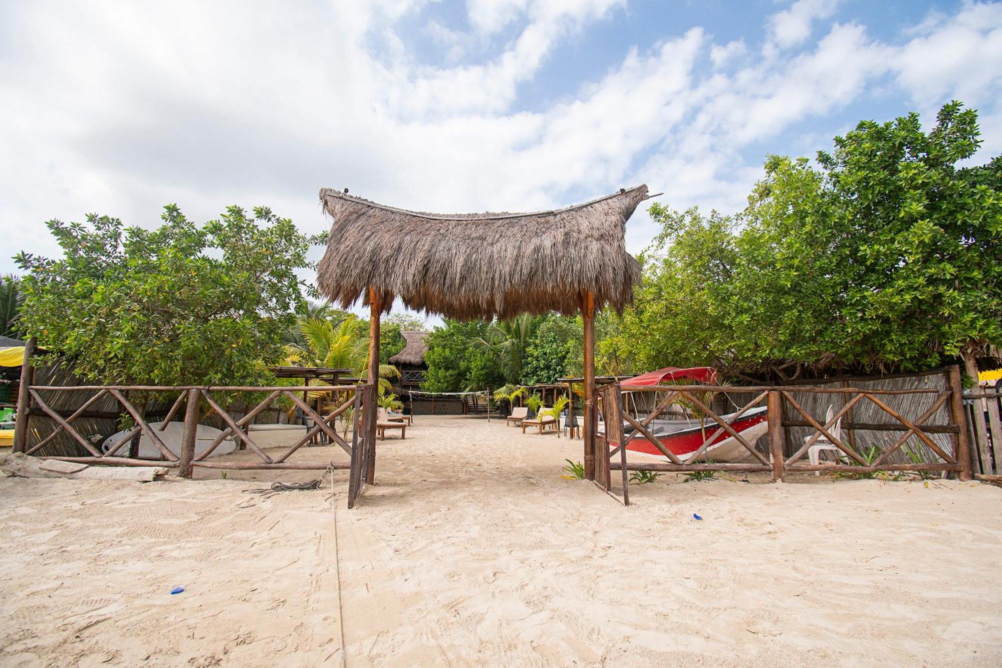 Amalife Beach Club & Hotel Tierra Bomba Esterno foto