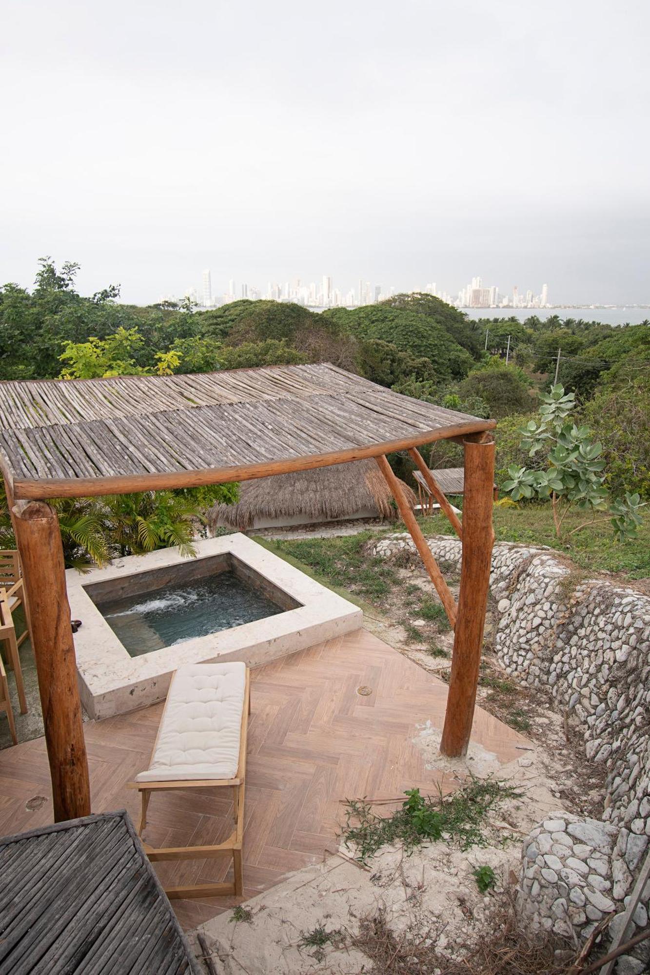 Amalife Beach Club & Hotel Tierra Bomba Esterno foto