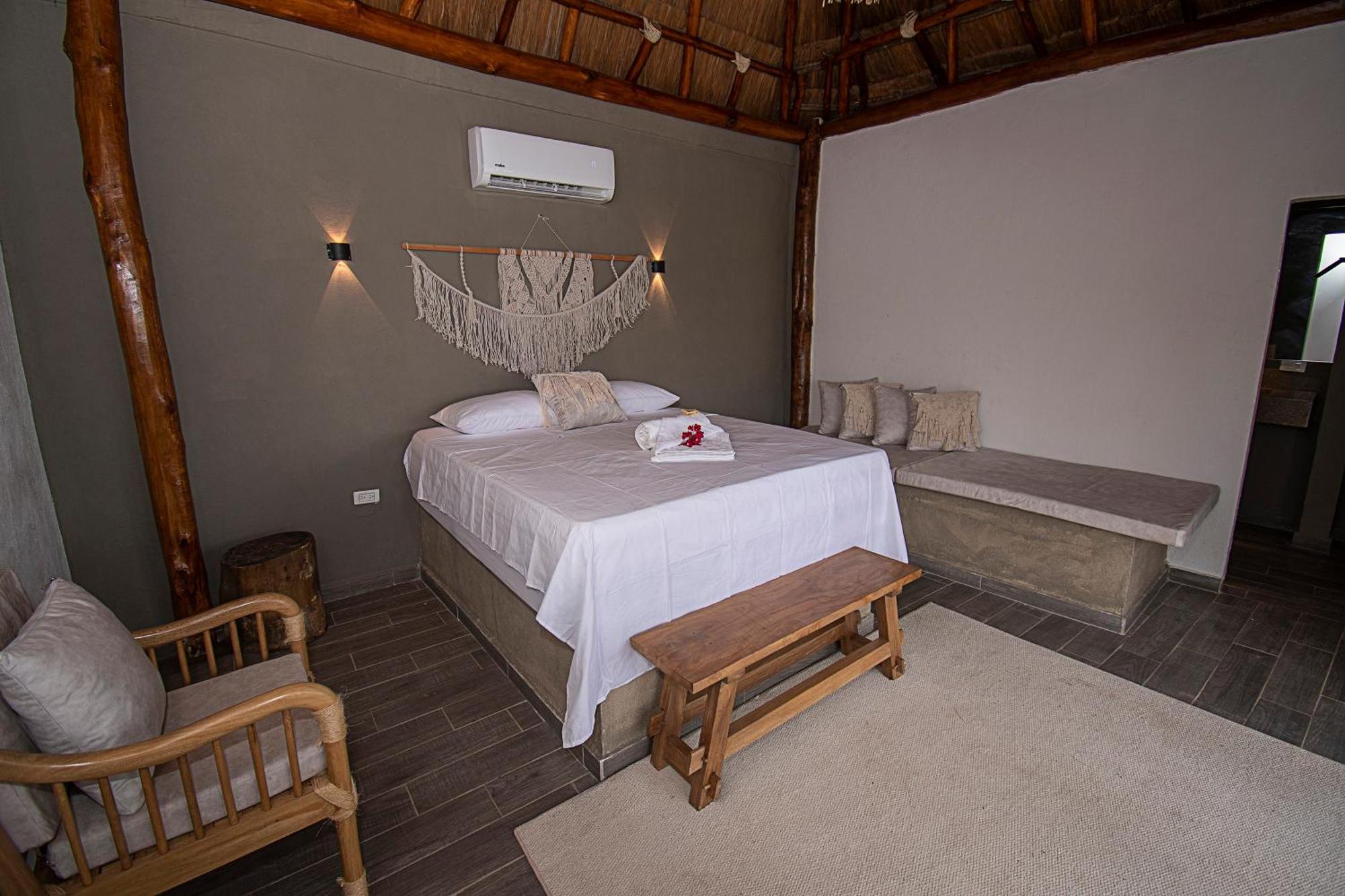 Amalife Beach Club & Hotel Tierra Bomba Esterno foto