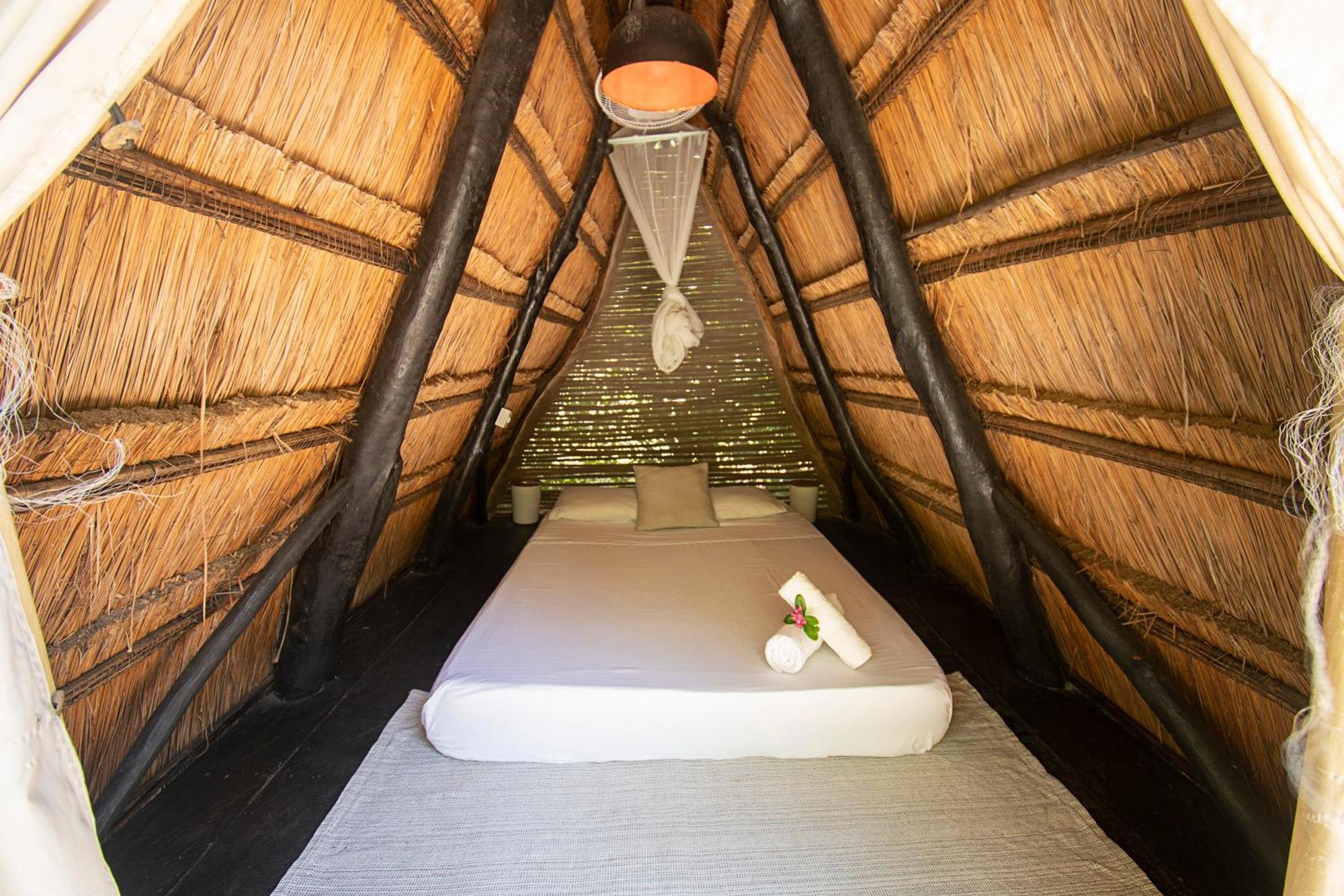 Amalife Beach Club & Hotel Tierra Bomba Esterno foto