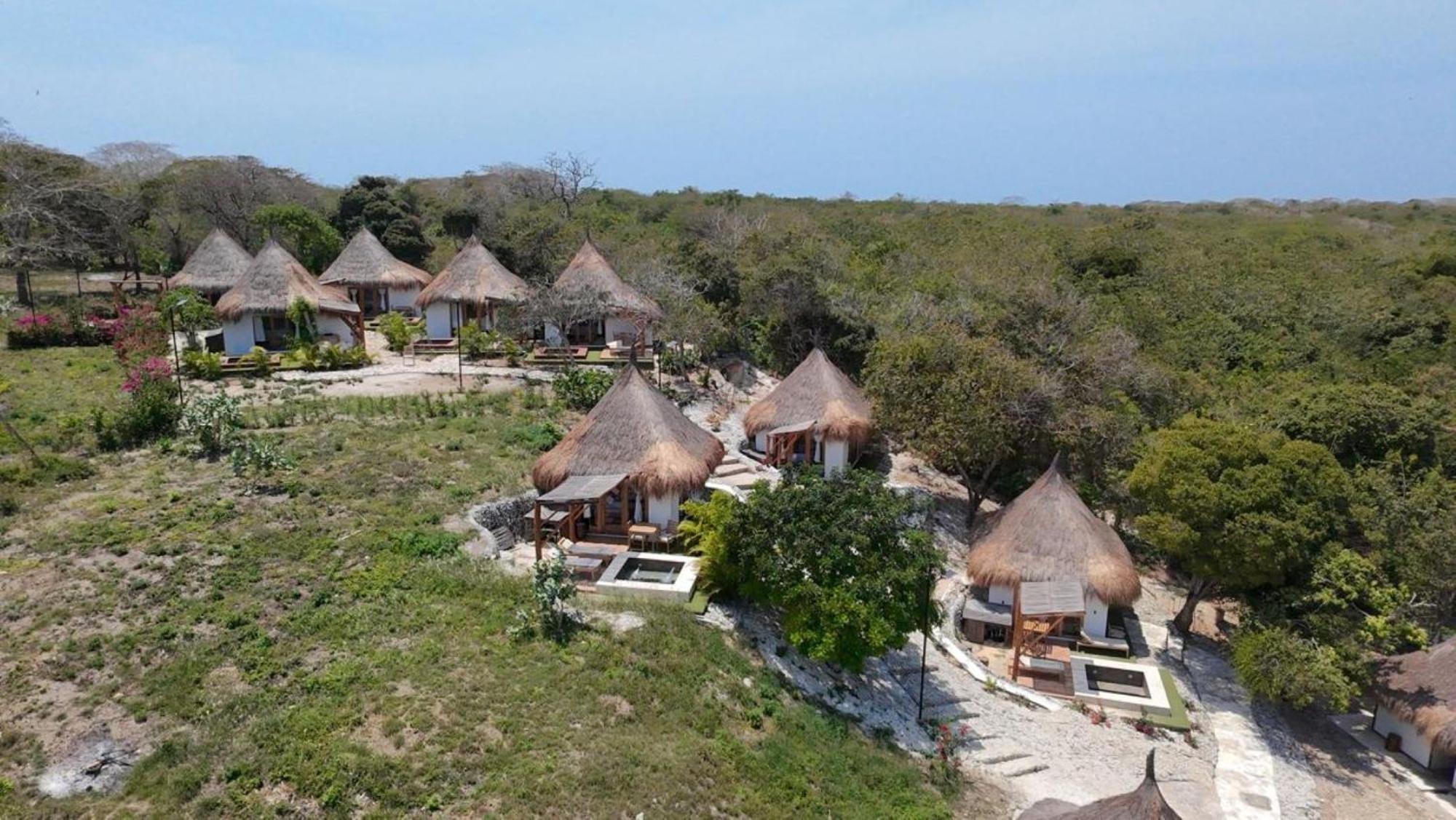 Amalife Beach Club & Hotel Tierra Bomba Esterno foto