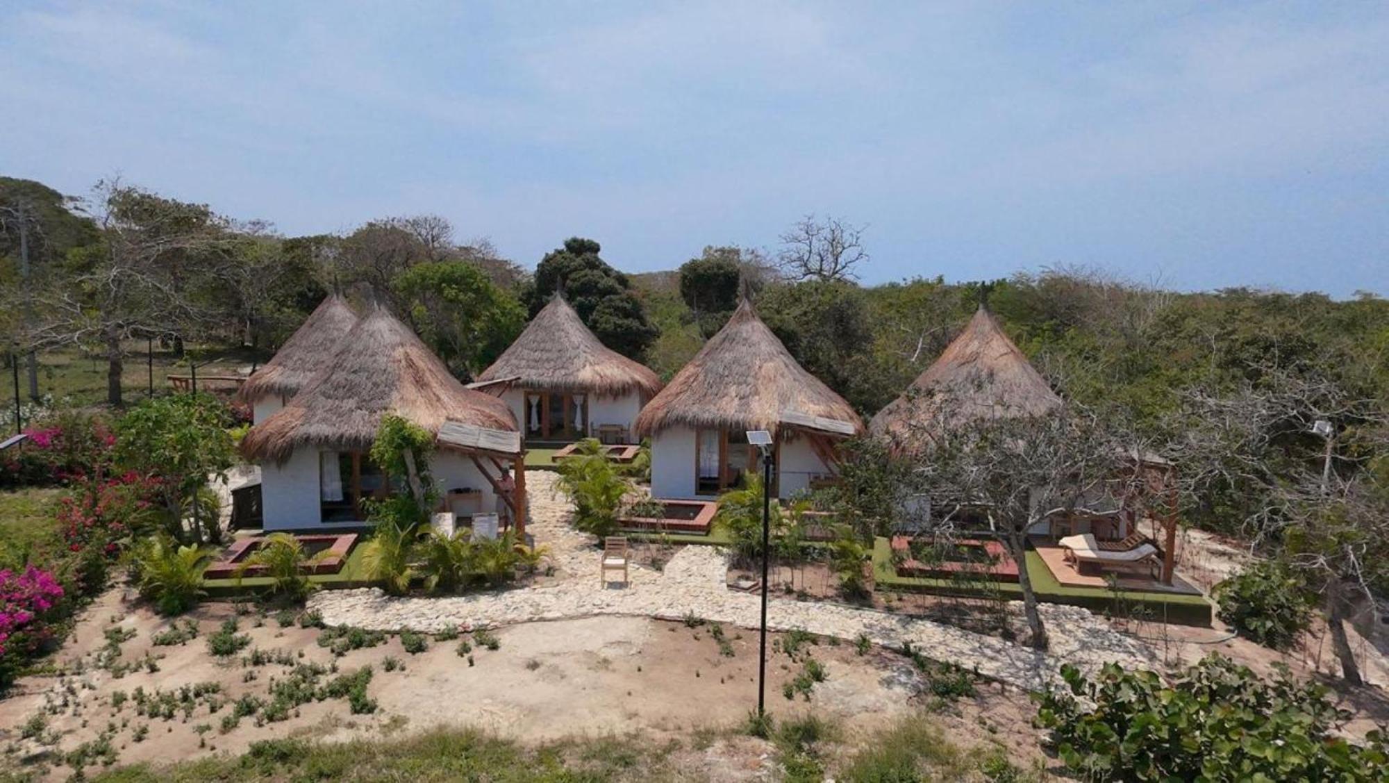 Amalife Beach Club & Hotel Tierra Bomba Esterno foto