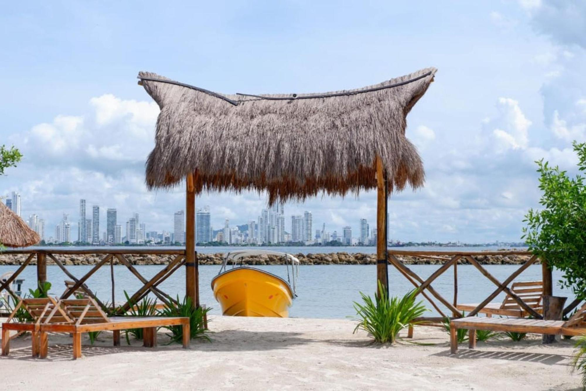 Amalife Beach Club & Hotel Tierra Bomba Esterno foto