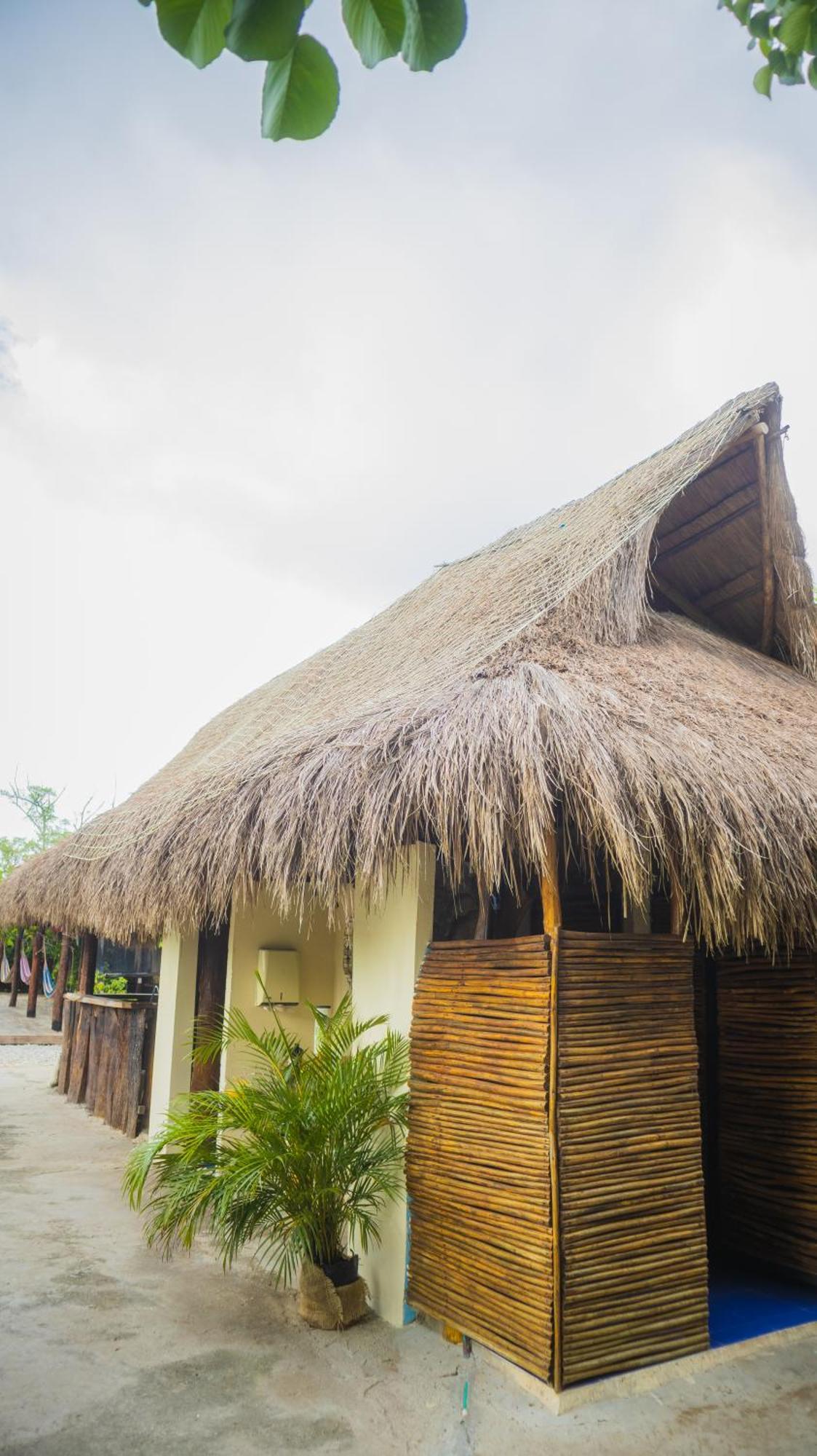 Amalife Beach Club & Hotel Tierra Bomba Esterno foto