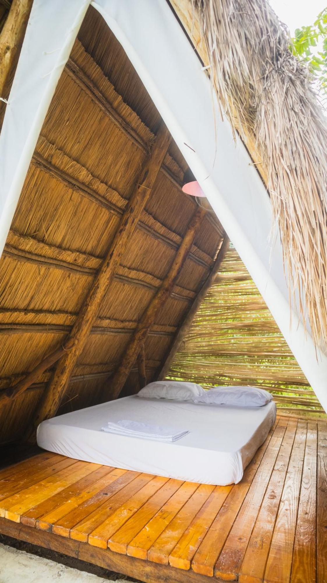 Amalife Beach Club & Hotel Tierra Bomba Esterno foto
